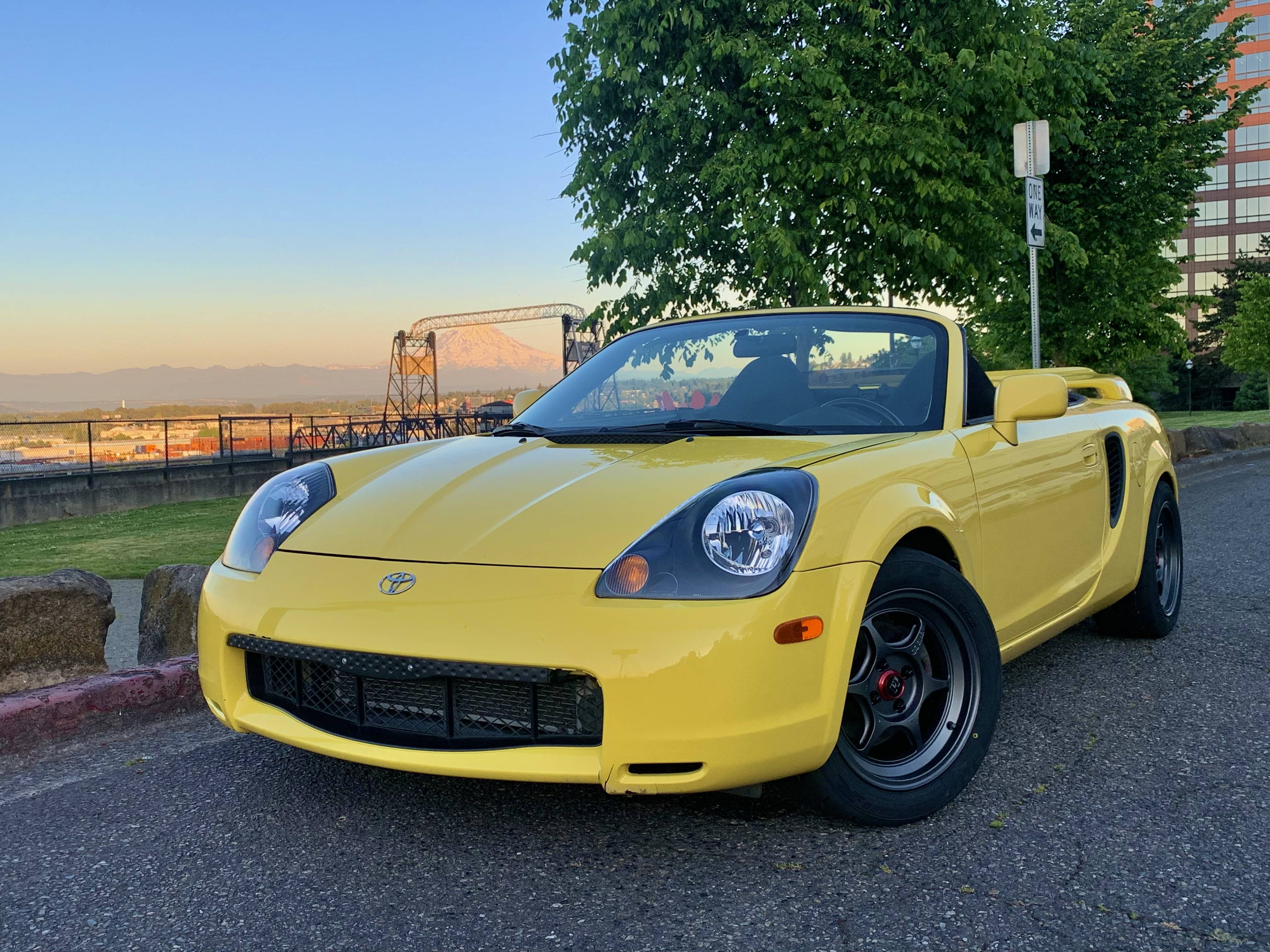 TOYOTA MR2